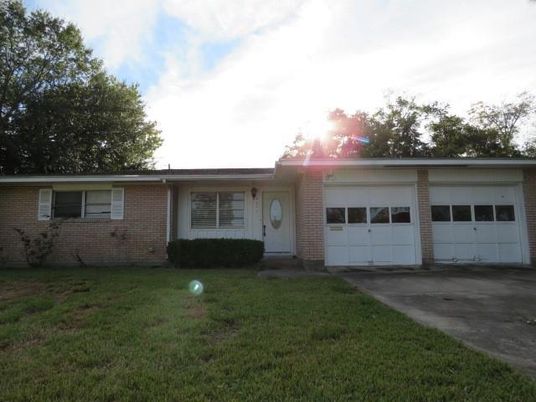 Attached, Exterior, Facade, Brick Facade, Ranch