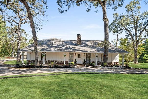 Backyard, Exterior, Facade, Ranch