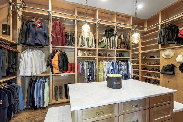 Interior, Pendant Lights, Recessed Lighting, Walk-in Closets, Wood Texture Flooring