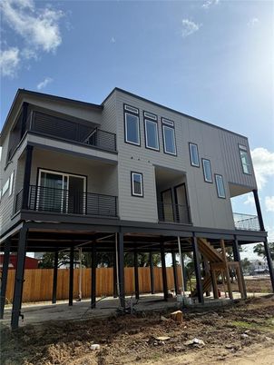 Exterior, Facade, Rowhouse