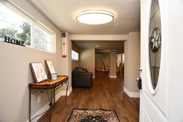 Interior, Recessed Lighting, Wood Texture Flooring
