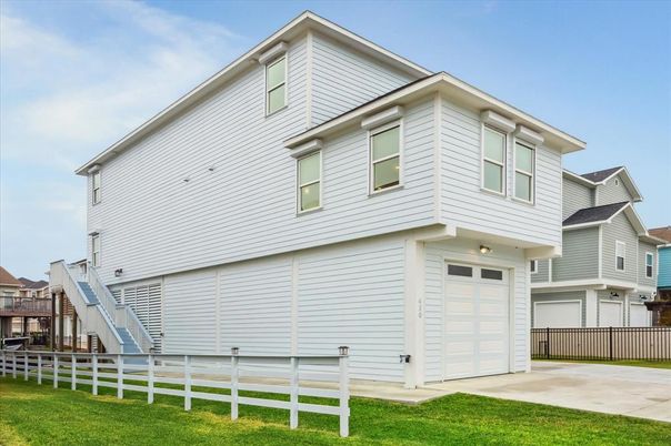 Attached, Exterior, Facade, Rowhouse
