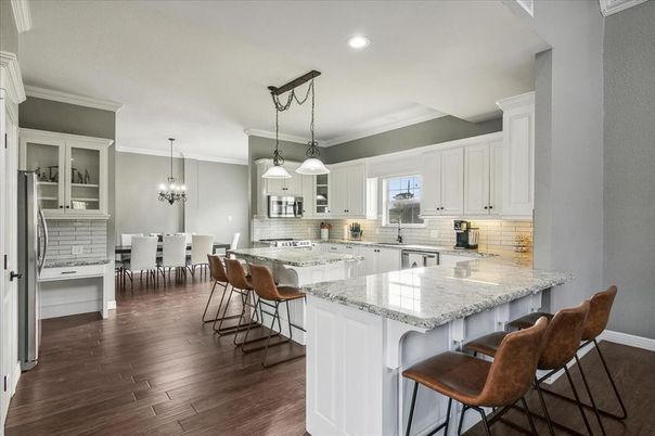 Chandelier, Dining room, Interior, Kitchen, Pendant Lights, Recessed Lighting, Stainless Steel Appliances, Wood Texture Flooring