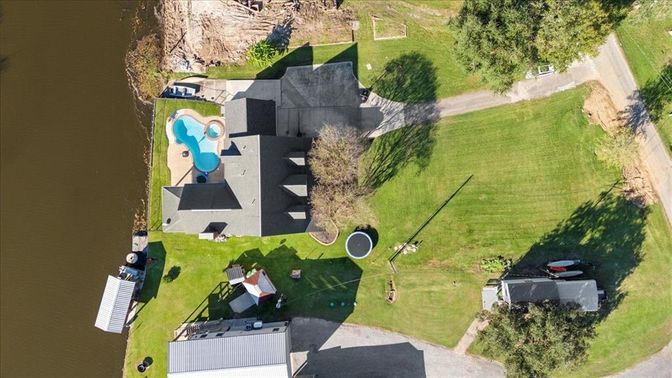Exterior, Drone