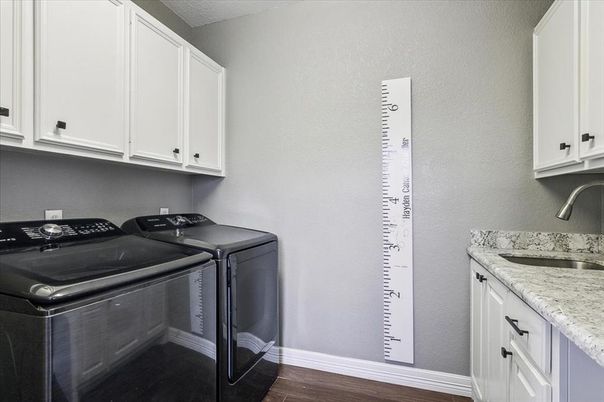 Interior, Washer, Wood Texture Flooring