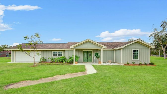 Backyard, Exterior, Facade, Ranch
