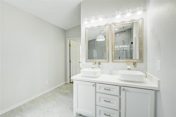 Bathroom, Dual Sink Vanities, Interior