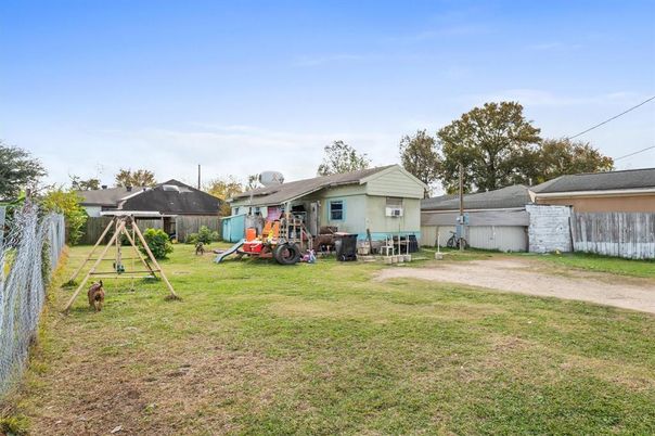 Backyard, Exterior, Playground