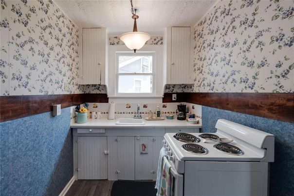 Interior, Kitchen, Pendant Lights, Wood Texture Flooring