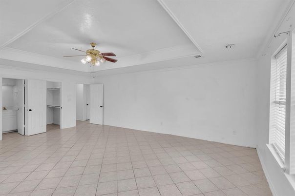 Empty room, Interior
