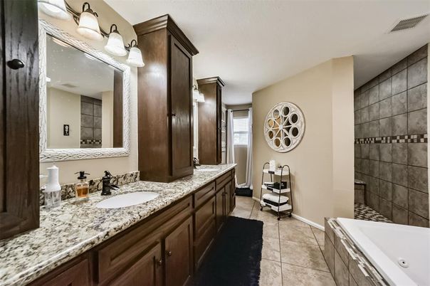 Bathroom, Dual Sink Vanities, Interior