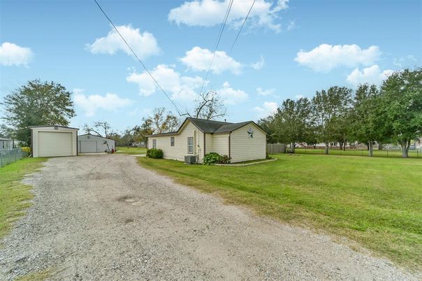 Backyard, Detached Garage, Exterior