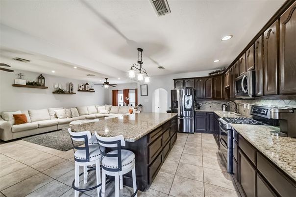 Interior, Kitchen, Living room, Pendant Lights, Recessed Lighting, Stainless Steel Appliances
