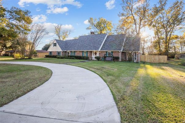 Backyard, Exterior, Facade, Brick Facade, Cape Cod