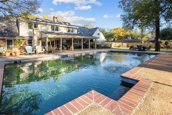 Exterior, Lake, Pool