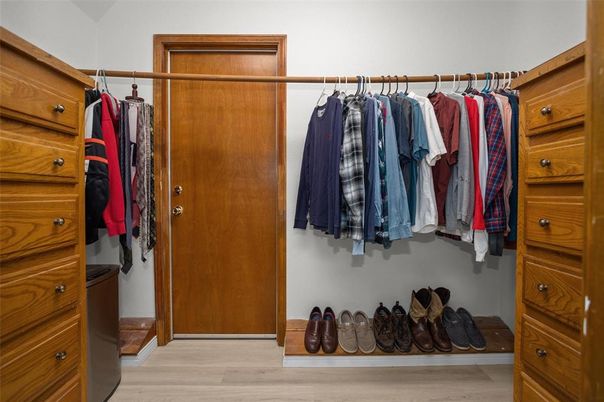 Interior, Walk-in Closets, Wood Texture Flooring