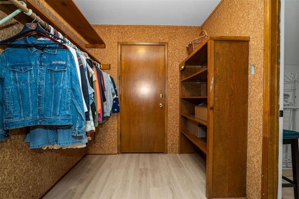 Interior, Walk-in Closets, Wood Texture Flooring