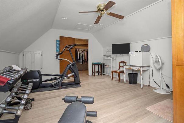 Fitness Equipment, Interior, Recessed Lighting, Wood Texture Flooring