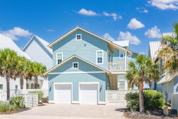 Attached, Exterior, Facade, American Craftsman