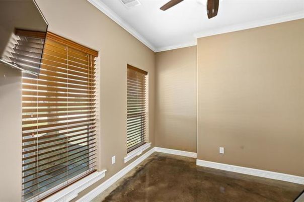 Empty room, Interior