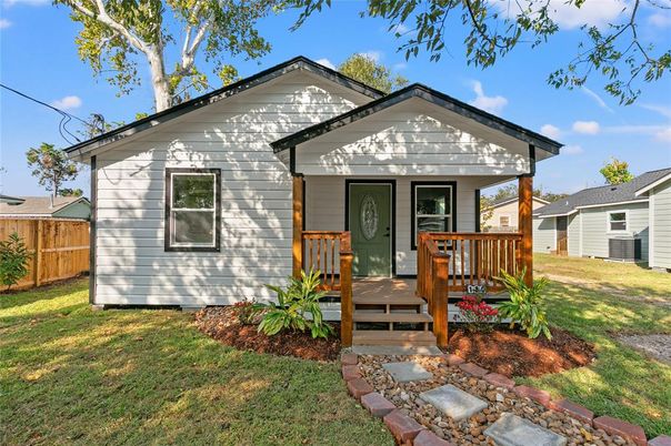 Exterior, Facade, American Craftsman