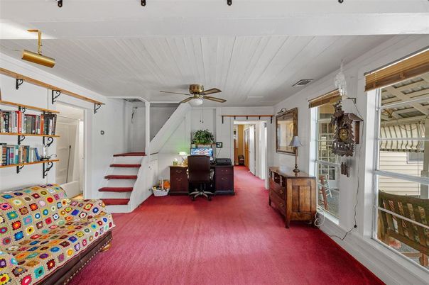 Home Office, Interior