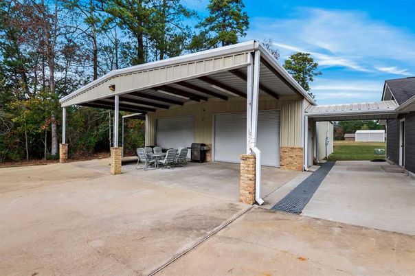 Detached Garage, Exterior