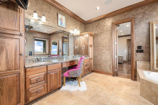 Bathroom, Dual Sink Vanities, Interior, Recessed Lighting