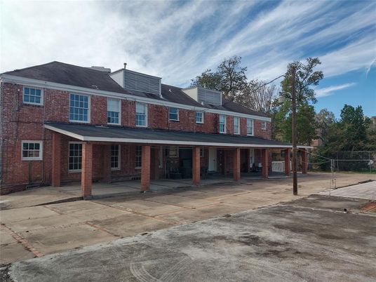 Exterior, Facade, Brick Facade, Georgian