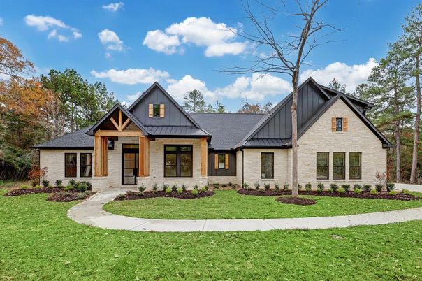 Exterior, Facade, Brick Facade, Farmhouse
