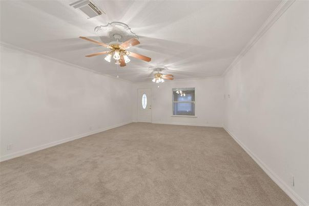 Empty room, Interior