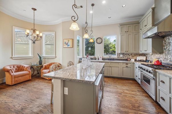 Chandelier, Dining room, Interior, Kitchen, Pendant Lights, Recessed Lighting, Stainless Steel Appliances, Wood Texture Flooring