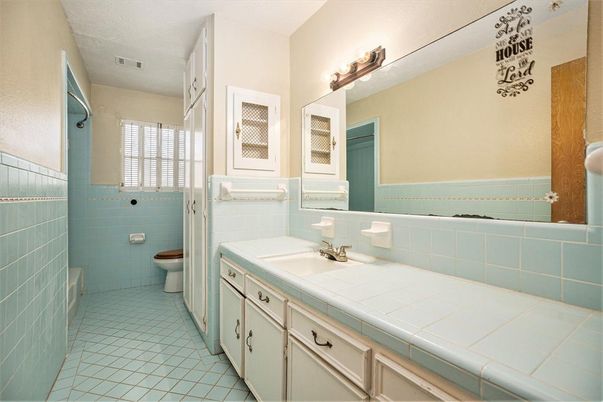 Bathroom, Interior, Tile Countertops