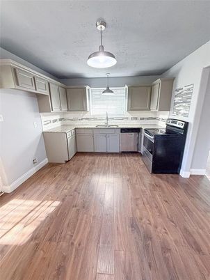 Interior, Kitchen, Pendant Lights, Wood Texture Flooring