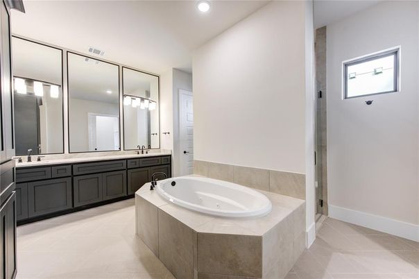 Bathroom, Dual Sink Vanities, Interior, Recessed Lighting