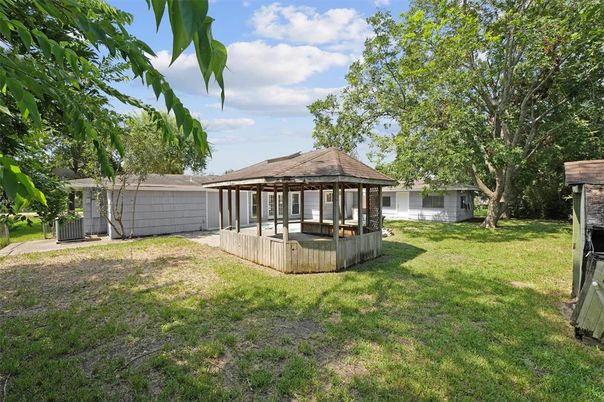 Backyard, Exterior, Hot Tub