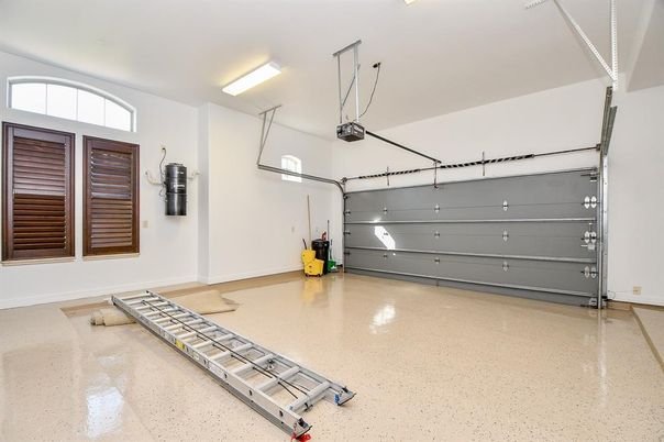 Garage, Interior