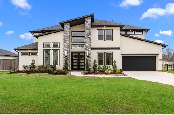 Attached, Exterior, Facade, Modern
