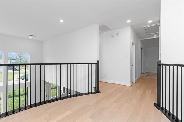 Interior, Recessed Lighting, Wood Texture Flooring