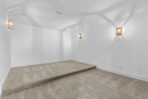 Empty room, Interior