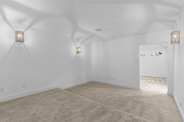 Empty room, Interior