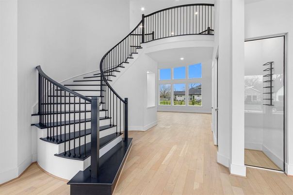 Interior, Recessed Lighting, Wood Texture Flooring