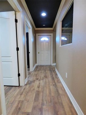 Interior, Recessed Lighting, Wood Texture Flooring