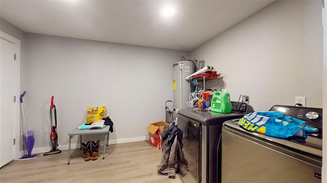 Interior, Washer, Wood Texture Flooring