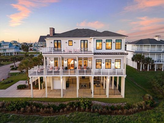 Backyard, Exterior, Facade, French Provincial