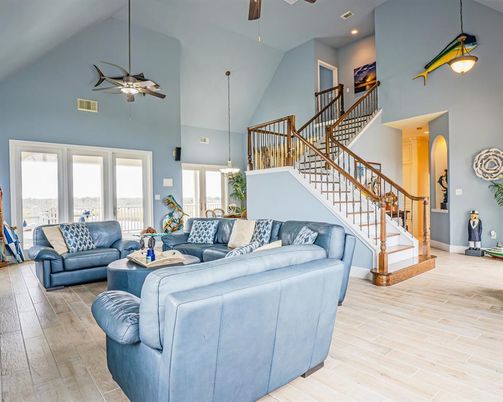 Interior, Living room, Pendant Lights, Recessed Lighting, Wood Texture Flooring