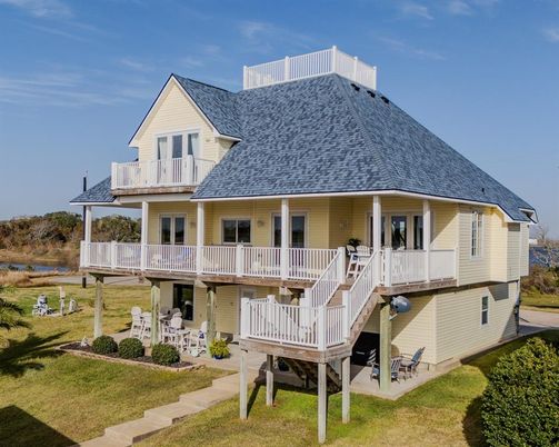 Backyard, Exterior, Facade, Farmhouse