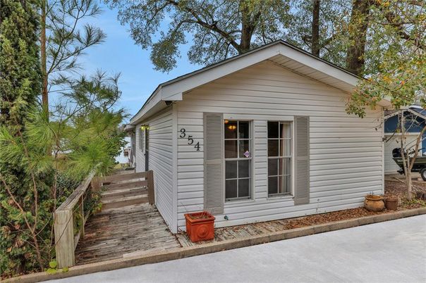 Detached Garage, Exterior