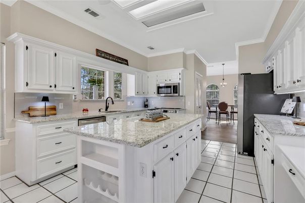 Chandelier, Dining room, Interior, Kitchen, Pendant Lights, Stainless Steel Appliances