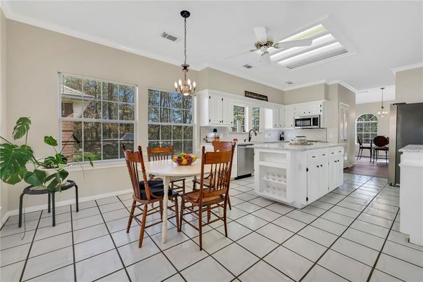 Chandelier, Dining room, Interior, Kitchen, Pendant Lights, Stainless Steel Appliances